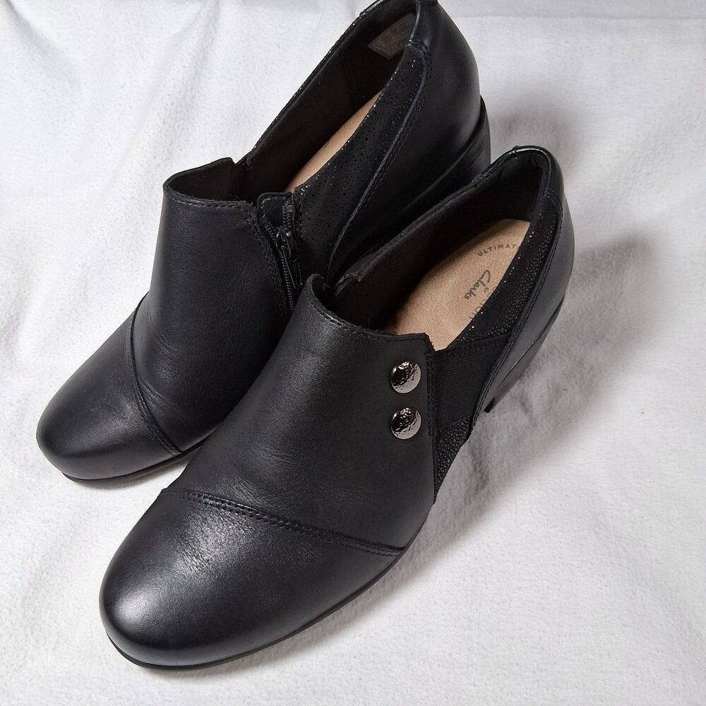 Clarks Collection Women's Black Leather Size 10 Zip Comfort Work Wear Shoe